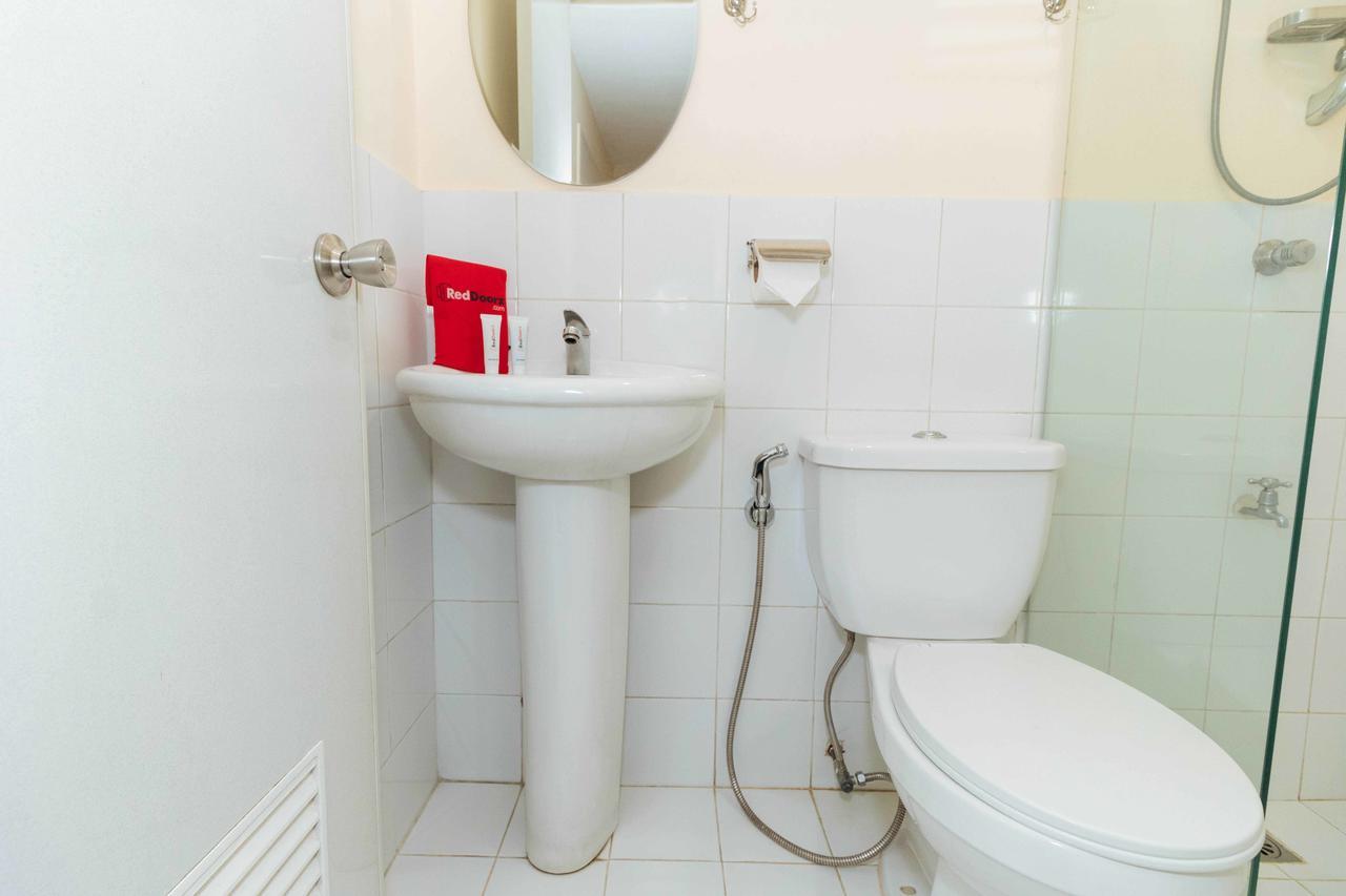 Reddoorz @ Amorsolo Makati Makati City Zewnętrze zdjęcie