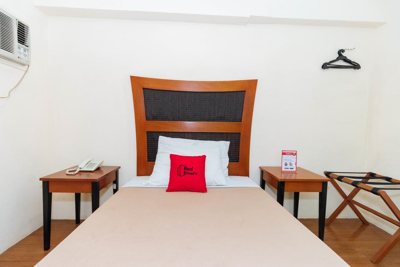 Reddoorz @ Amorsolo Makati Makati City Zewnętrze zdjęcie