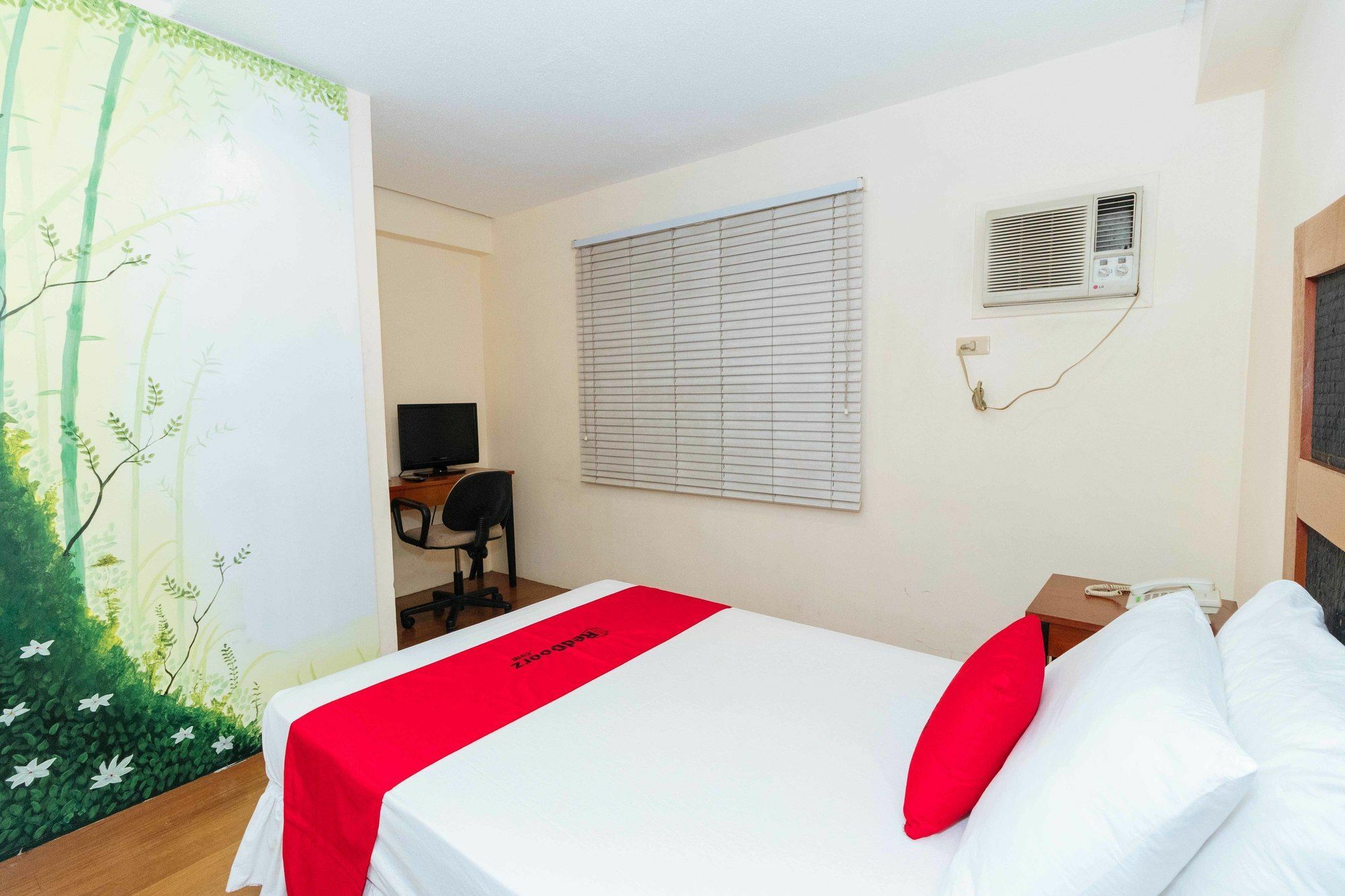 Reddoorz @ Amorsolo Makati Makati City Zewnętrze zdjęcie