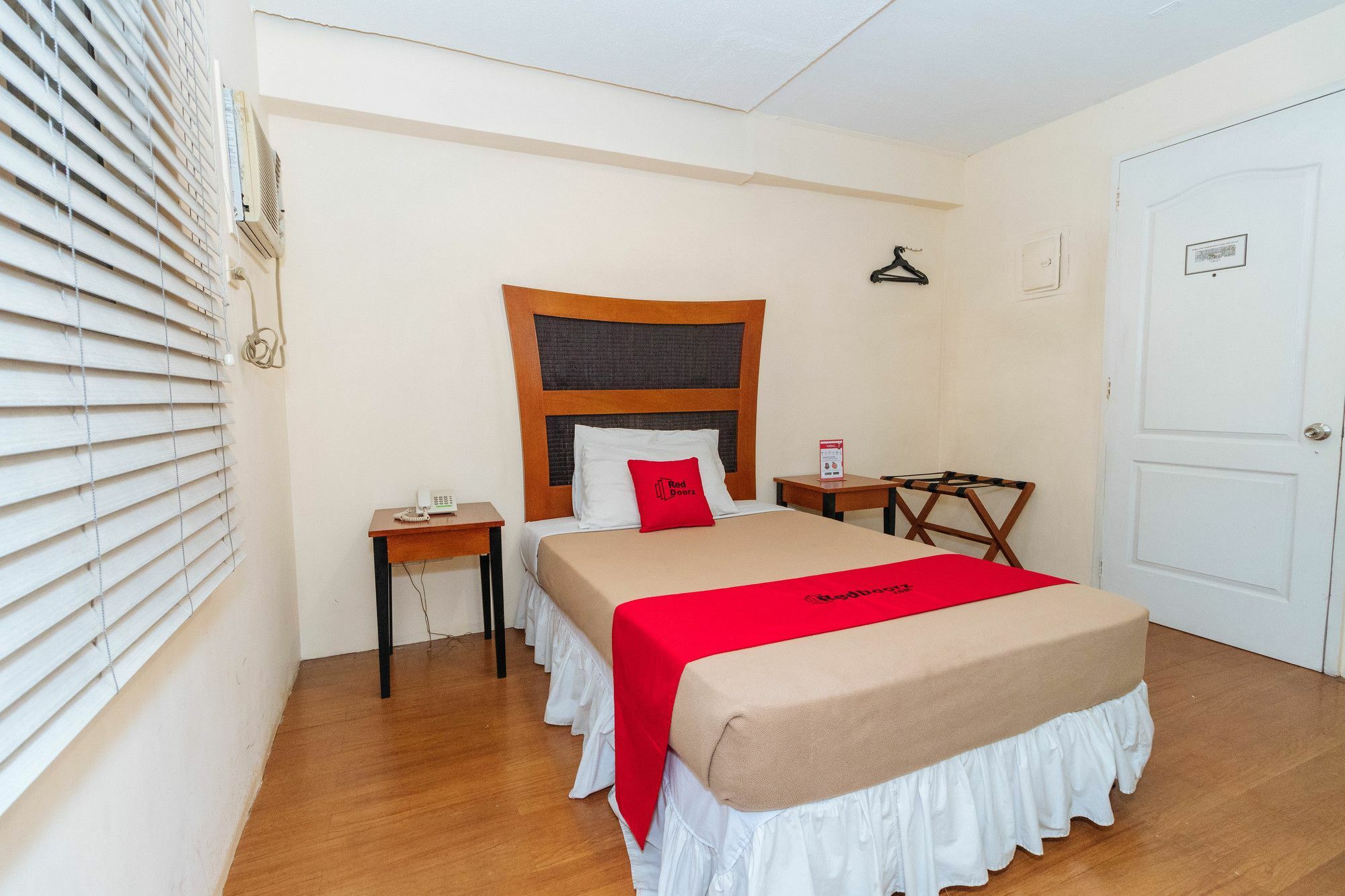 Reddoorz @ Amorsolo Makati Makati City Zewnętrze zdjęcie