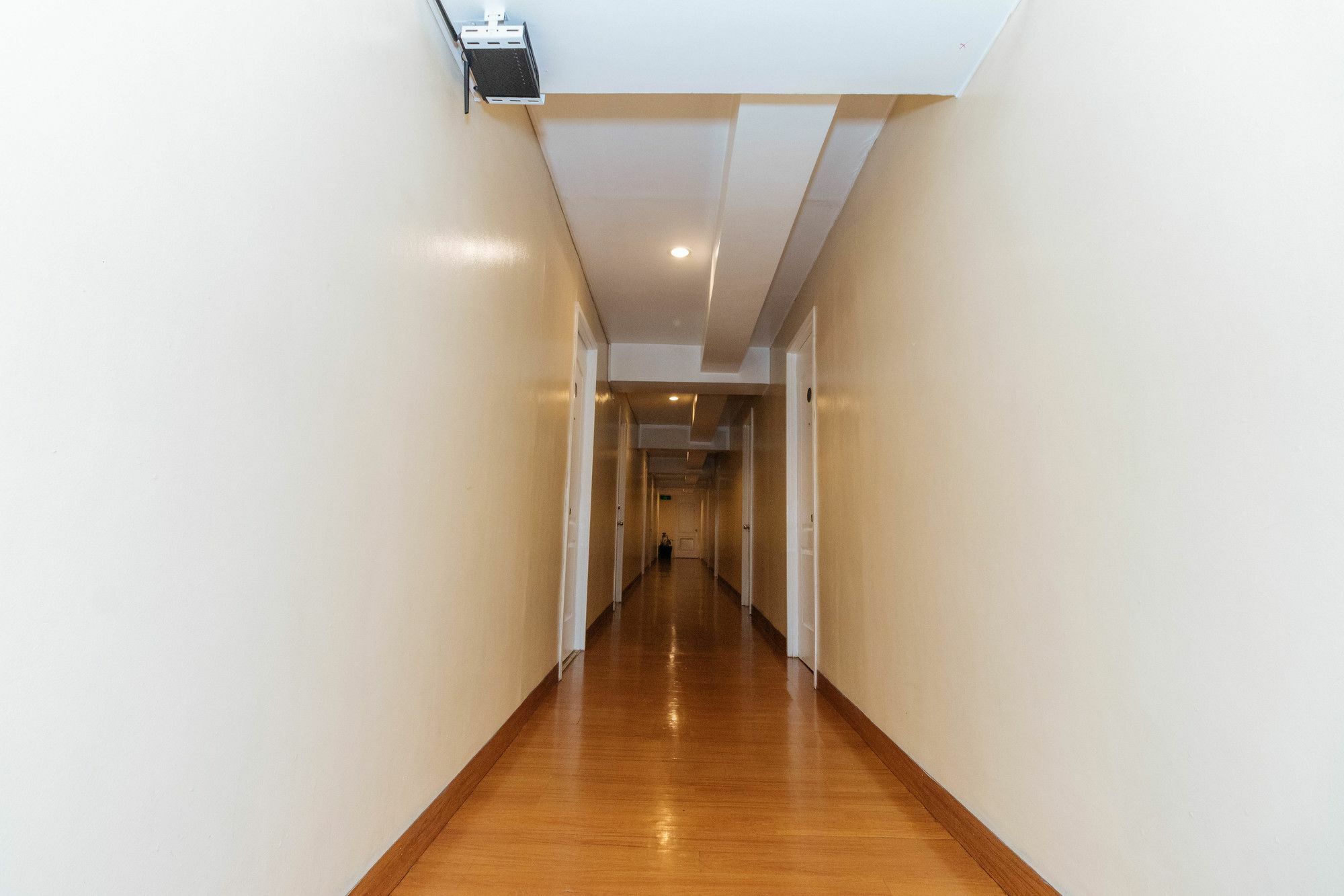 Reddoorz @ Amorsolo Makati Makati City Zewnętrze zdjęcie