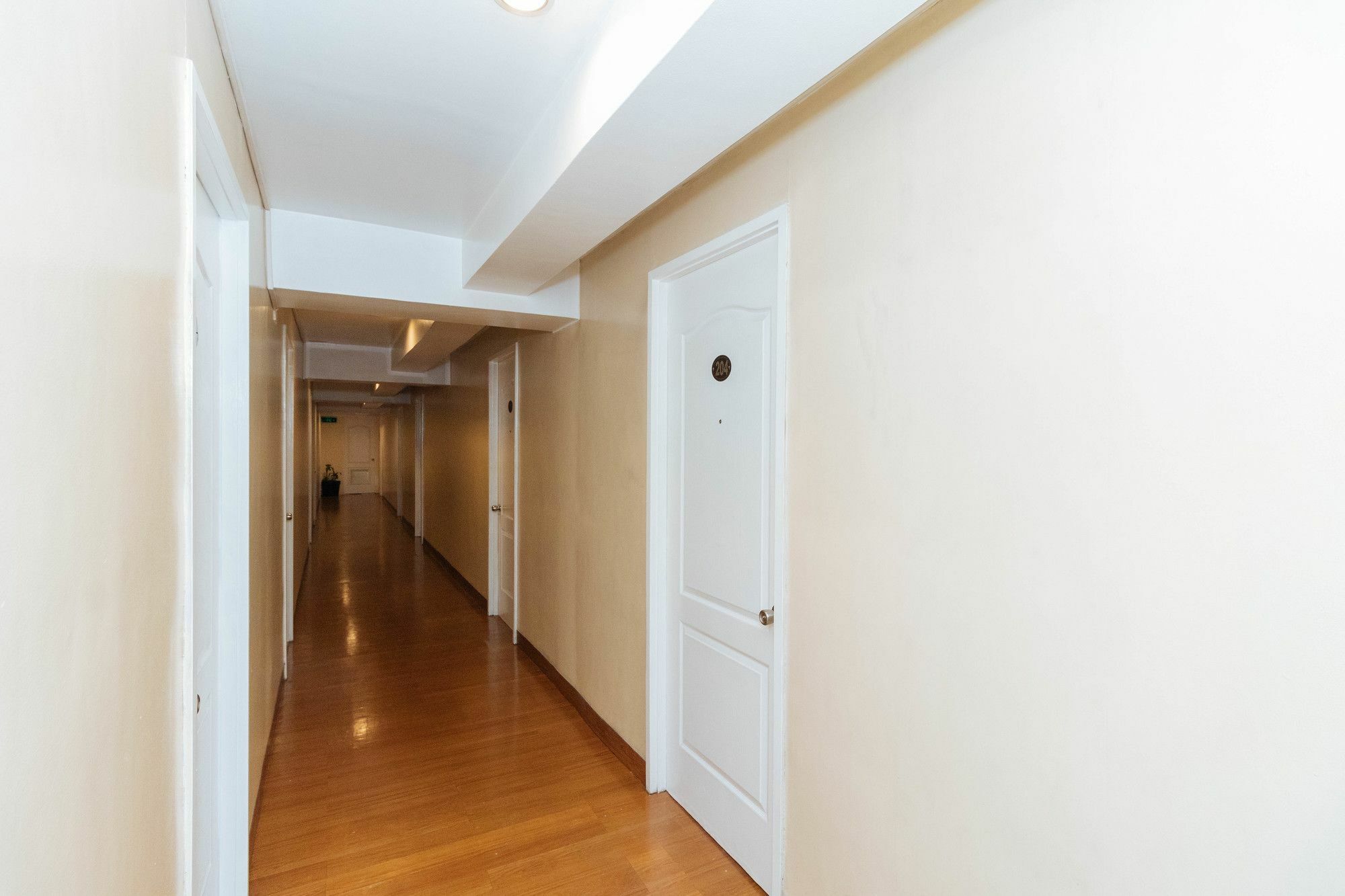 Reddoorz @ Amorsolo Makati Makati City Zewnętrze zdjęcie