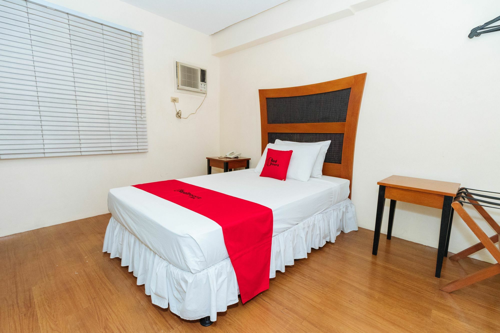 Reddoorz @ Amorsolo Makati Makati City Zewnętrze zdjęcie