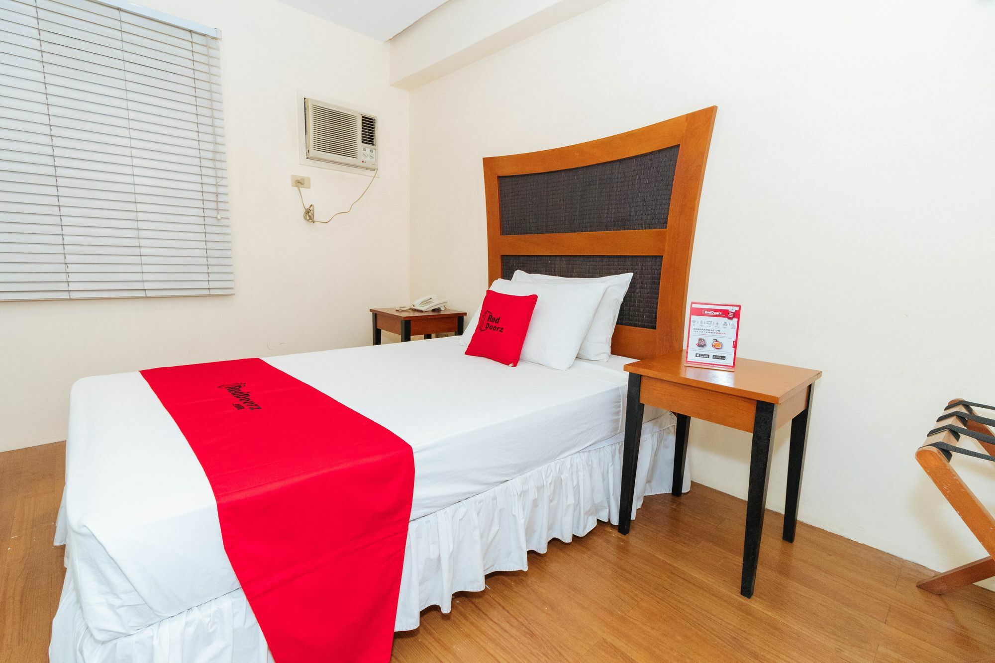 Reddoorz @ Amorsolo Makati Makati City Zewnętrze zdjęcie