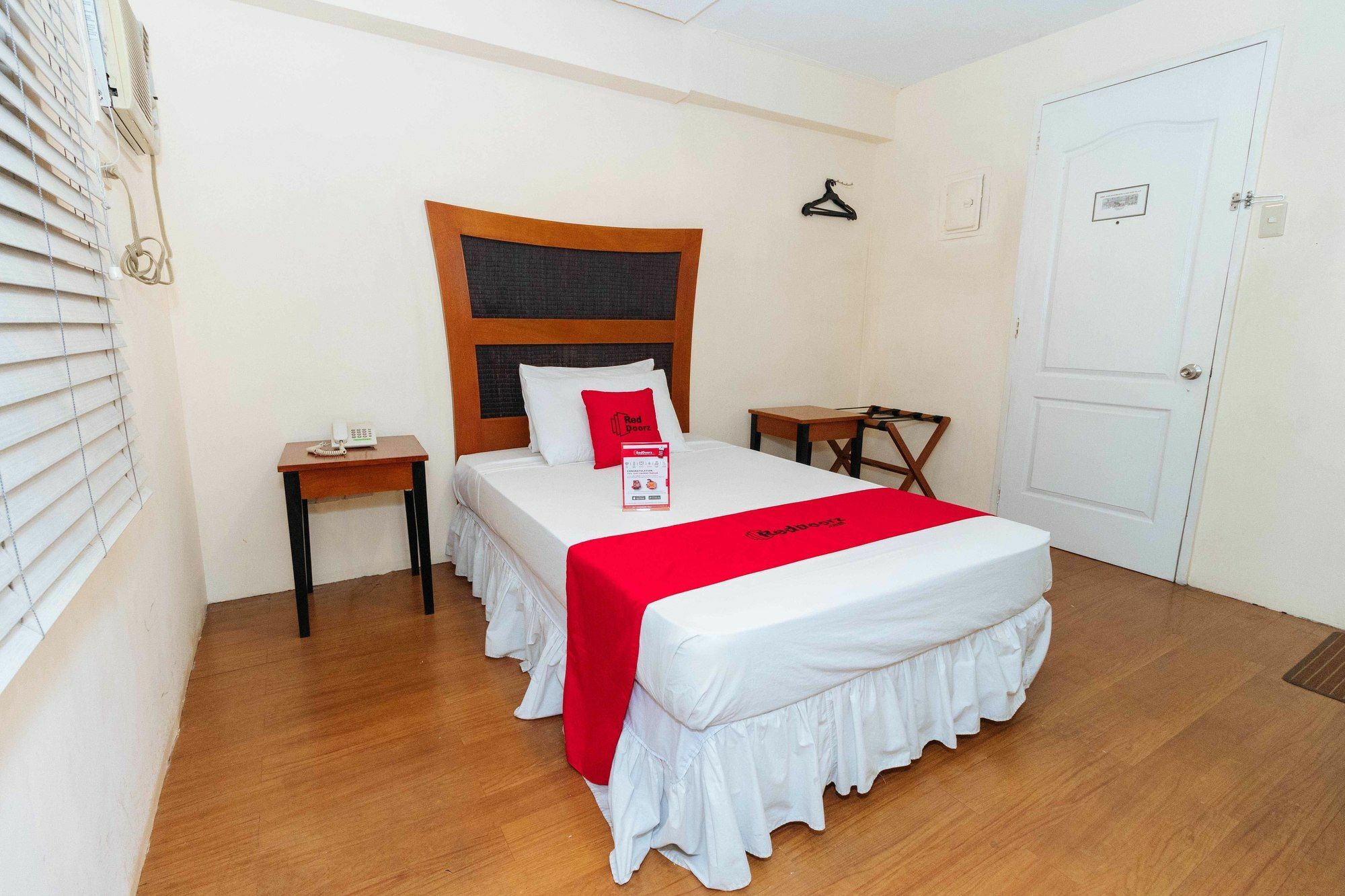 Reddoorz @ Amorsolo Makati Makati City Zewnętrze zdjęcie