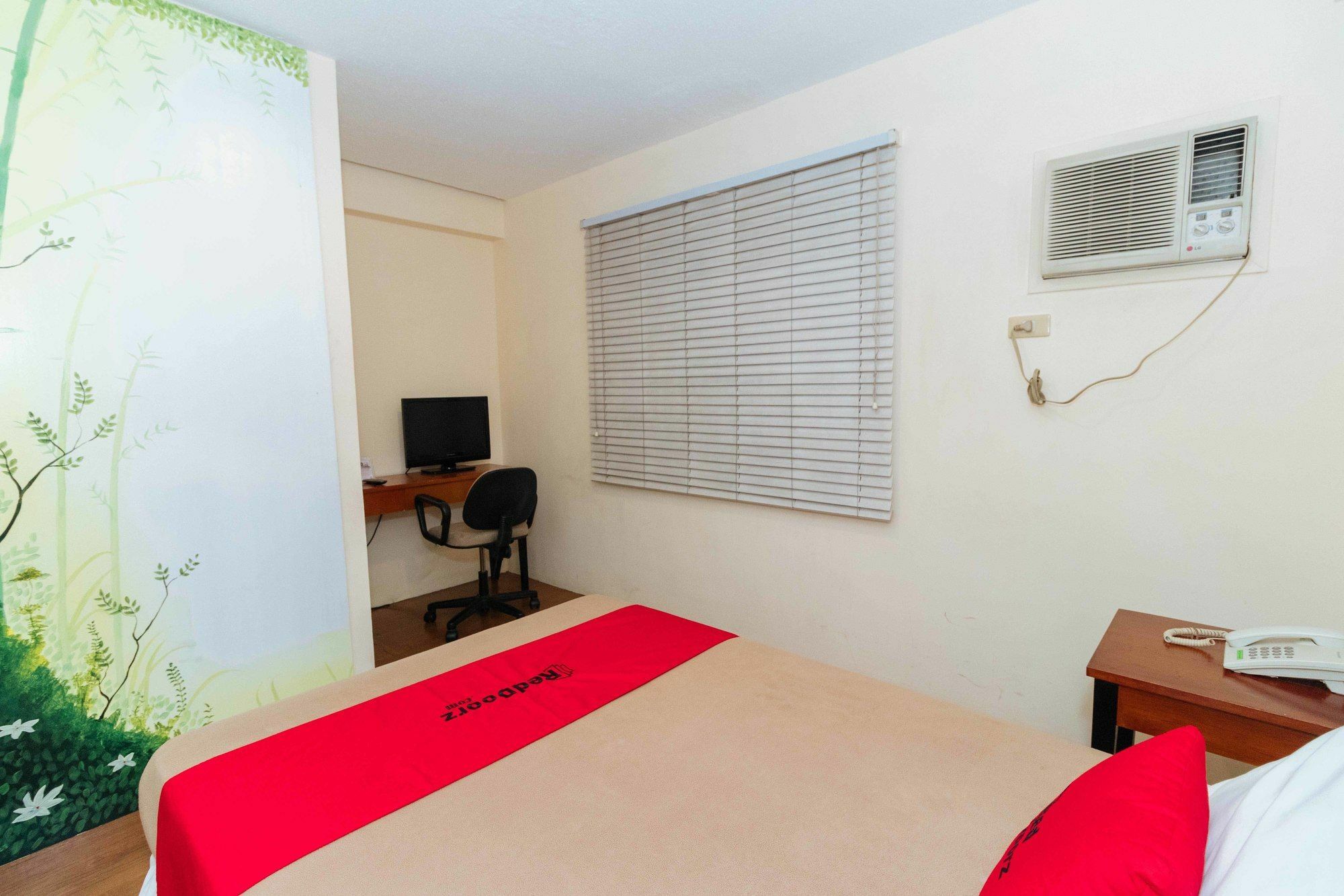 Reddoorz @ Amorsolo Makati Makati City Zewnętrze zdjęcie