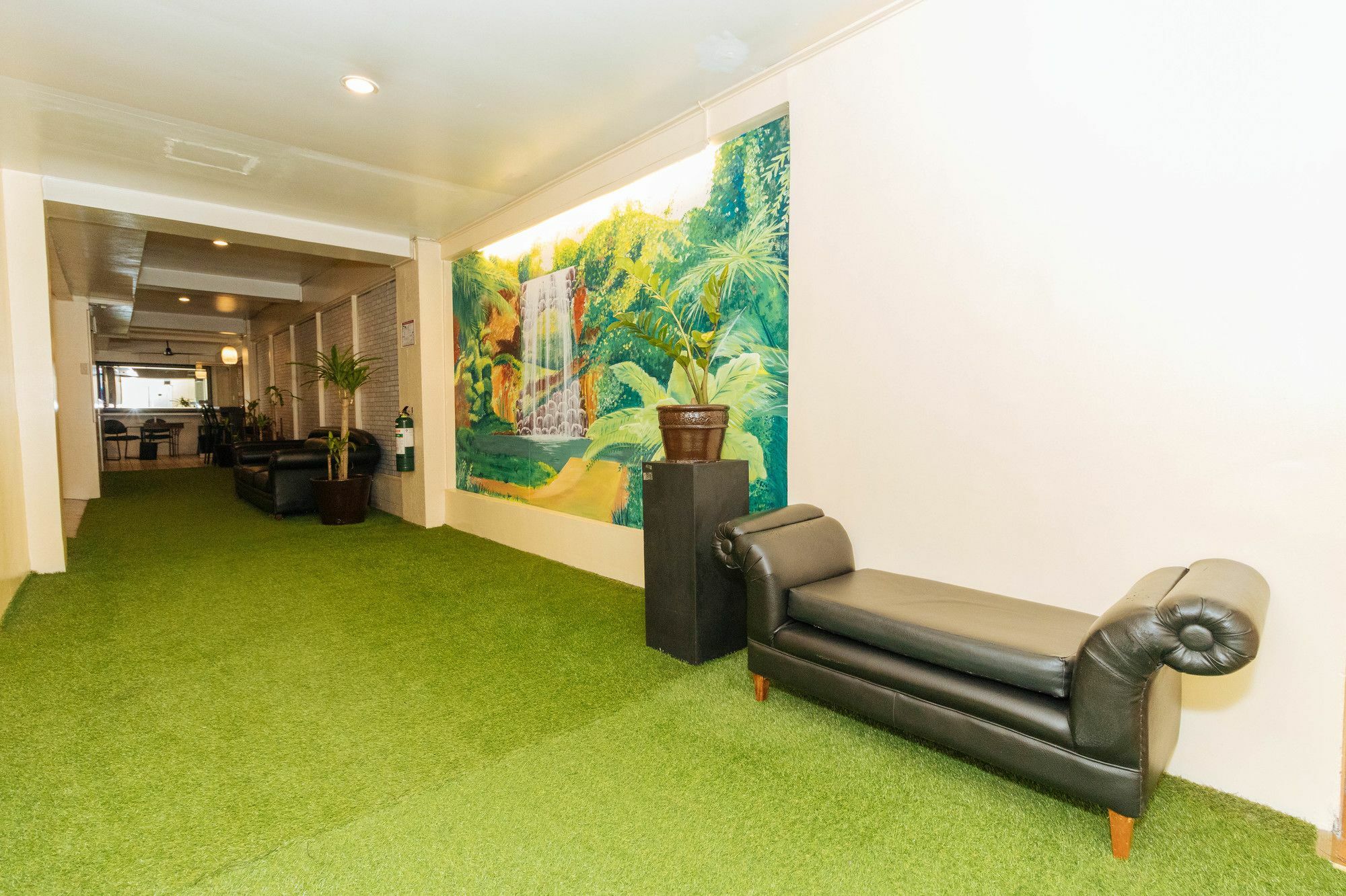 Reddoorz @ Amorsolo Makati Makati City Zewnętrze zdjęcie