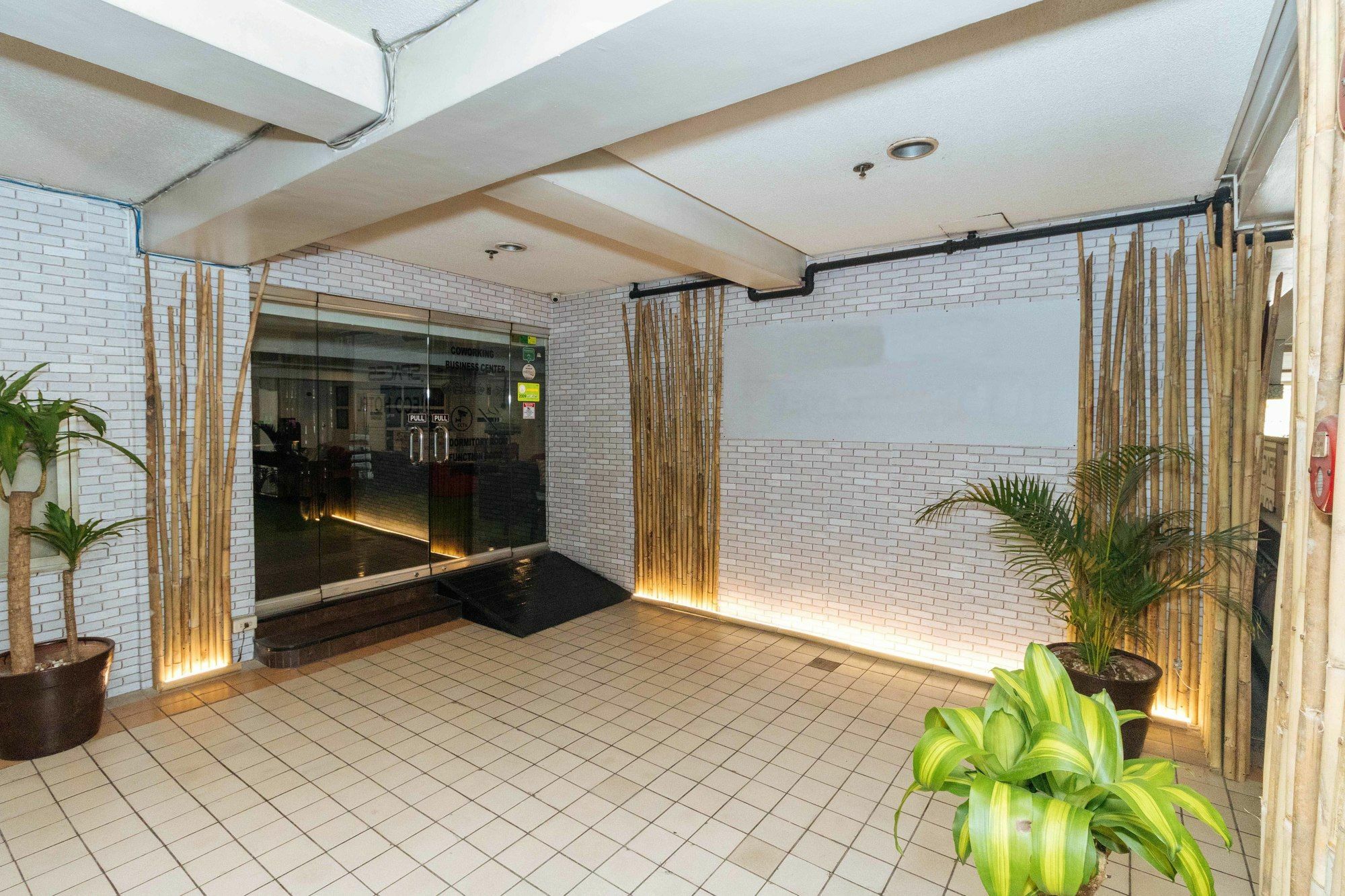 Reddoorz @ Amorsolo Makati Makati City Zewnętrze zdjęcie