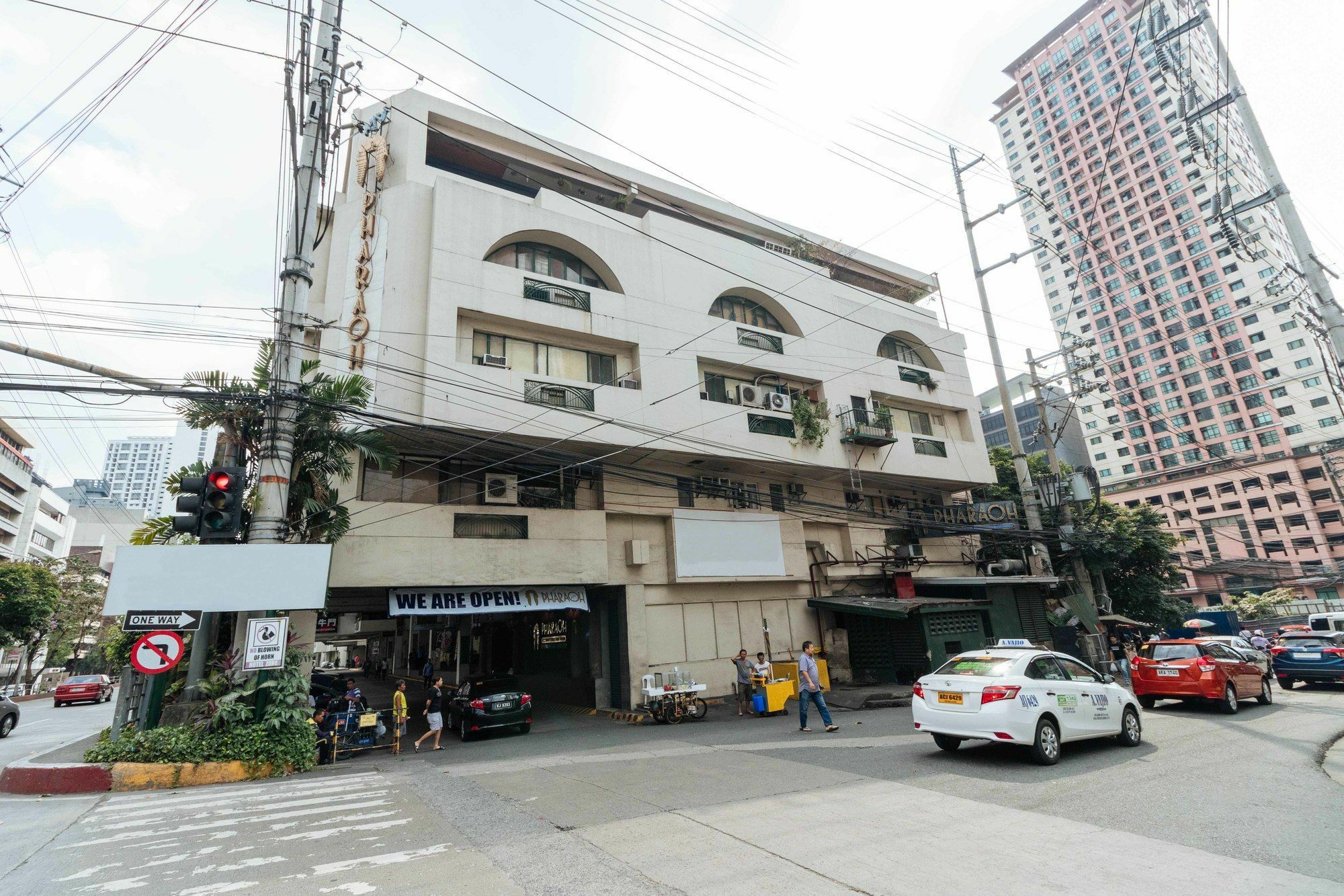 Reddoorz @ Amorsolo Makati Makati City Zewnętrze zdjęcie