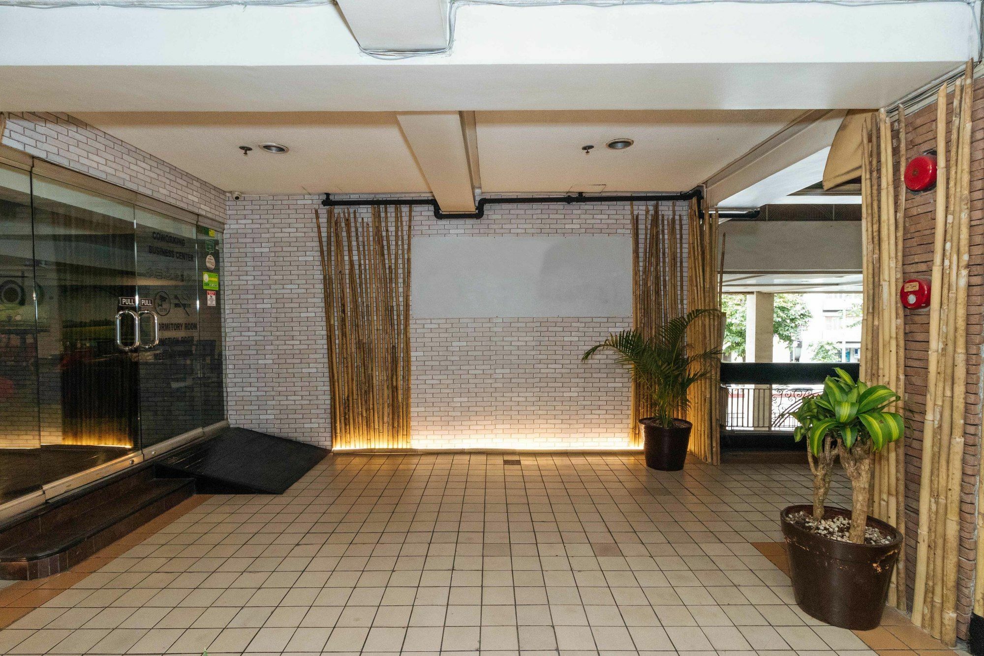 Reddoorz @ Amorsolo Makati Makati City Zewnętrze zdjęcie